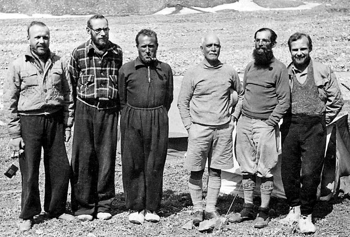 Uczestnicy wyprawy na Nanda Devi, od lewej: Janusz Klarner, Jakub Bujak, Adam Karpiński, lekarz dr J.R. Foy, oficer łącznikowy S.Blake, Stefan Bernadzikiewicz